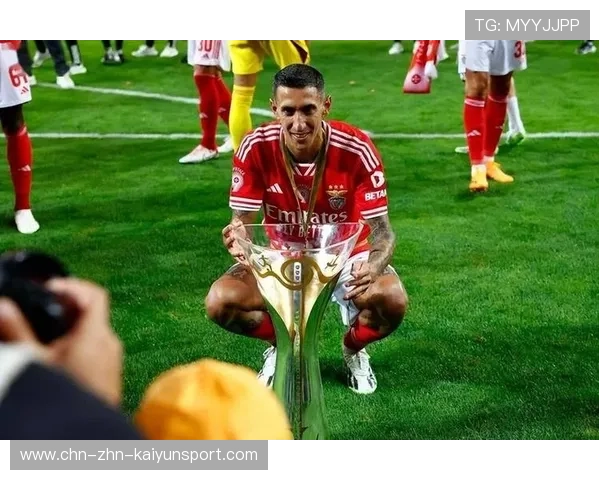 本菲卡科克斯禁区内连停带射完成高难度破门，惊艳全场