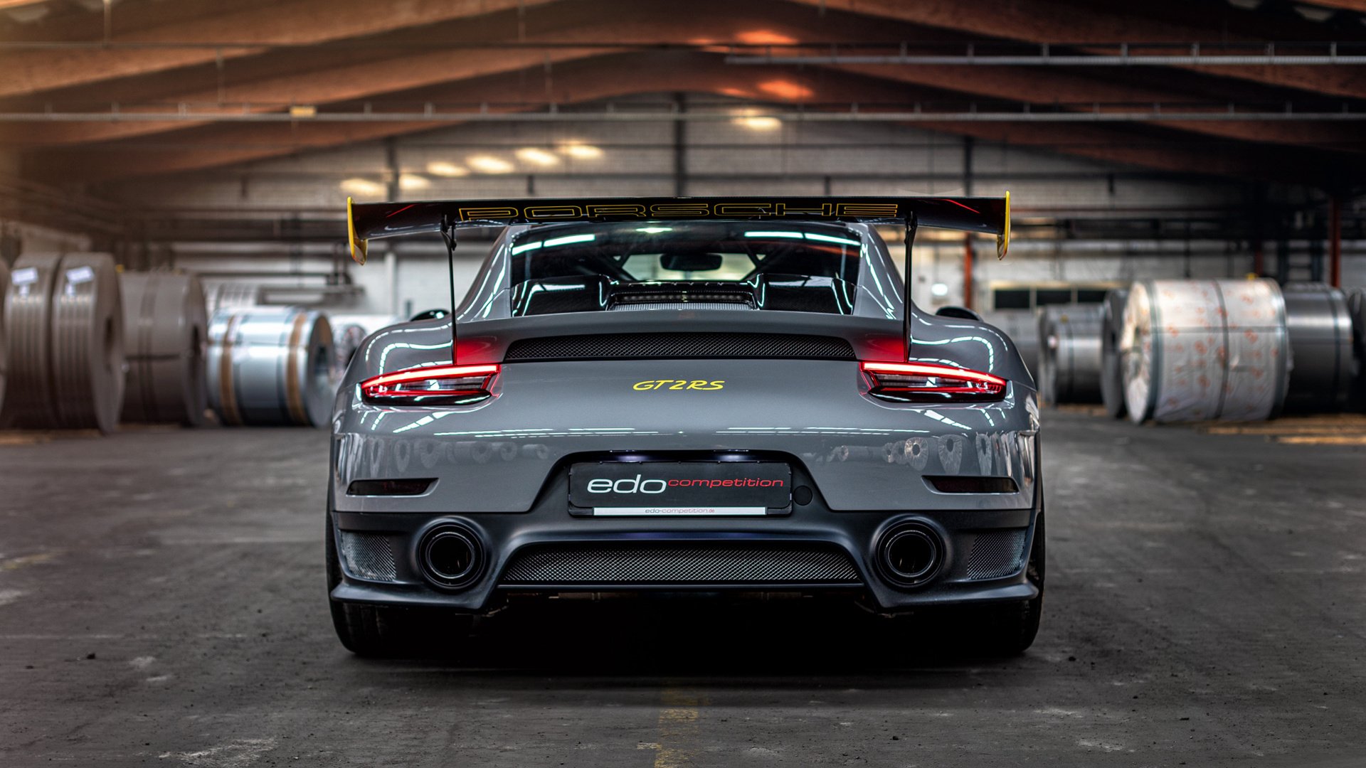 开云体育链接-英超裁判员的科技装备升级，英超裁判服装